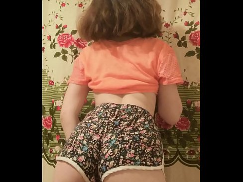 ❤️ Seksual gənc körpə kamera qarşısında şortunu soyundurur ❌ Sikişmə bizdə