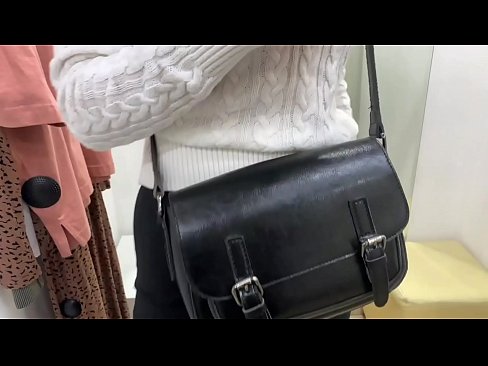 ❤️ Gənc qadın FeralBerry-nin fitinq otağında dildo ilə ictimai masturbasiyası ❌ Sikişmə bizdə